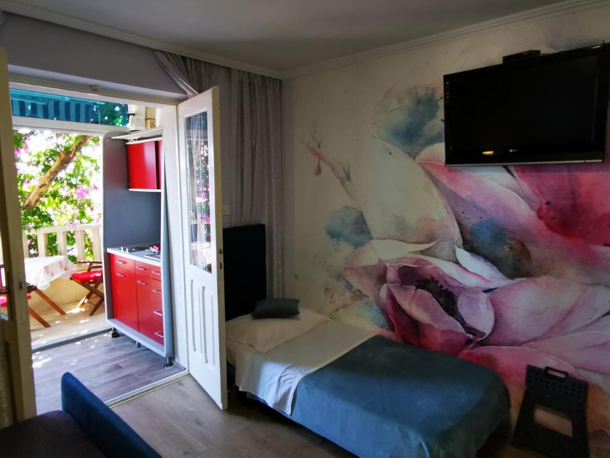 Villa Bose- Apartmani Luka Sodan Brela Bagian luar foto